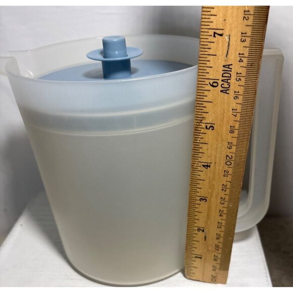 Vintage Tupperware #1575-6 Go Between 1.5 Quart Pitcher w/ Blue Push Button Lid - Picture 10 of 11